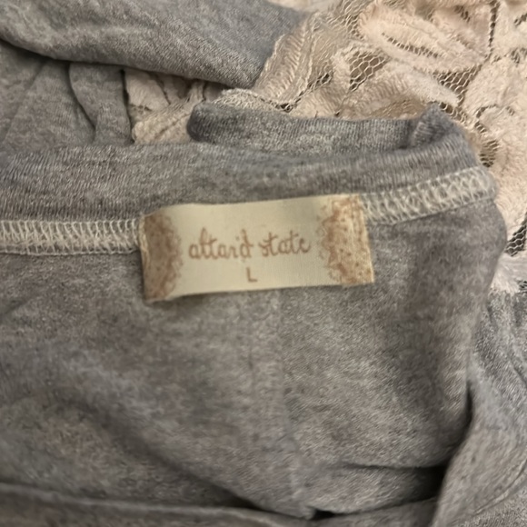 Altar'd State -Size Large Gray Lace Raglan Long Sleeve Top Like New - Picture 7 of 8